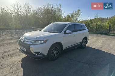 Позашляховик / Кросовер Mitsubishi Outlander 2017 в 