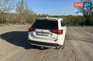 Позашляховик / Кросовер Mitsubishi Outlander 2017 в 