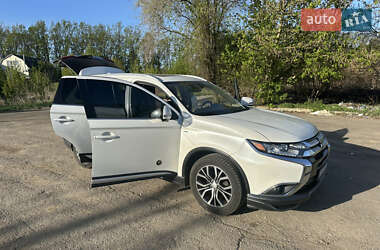 Позашляховик / Кросовер Mitsubishi Outlander 2017 в 