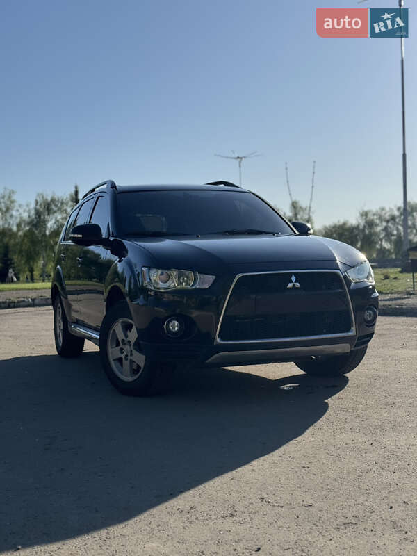 Mitsubishi Outlander 2011