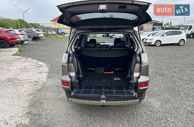 Внедорожник / Кроссовер Mitsubishi Outlander 2011 в 