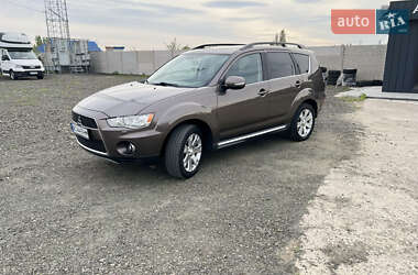Внедорожник / Кроссовер Mitsubishi Outlander 2011 в 