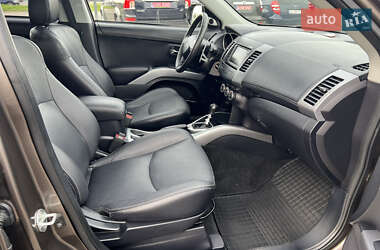 Внедорожник / Кроссовер Mitsubishi Outlander 2011 в 