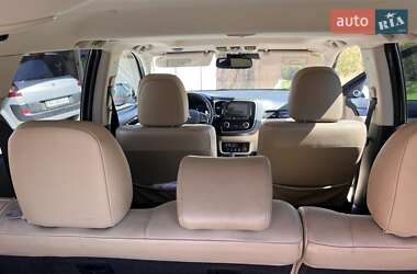 Внедорожник / Кроссовер Mitsubishi Outlander 2017 в 