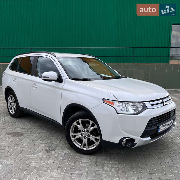 Внедорожник / Кроссовер Mitsubishi Outlander 2014 в 