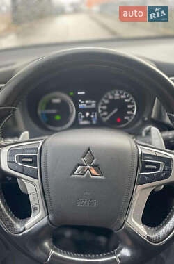 Внедорожник / Кроссовер Mitsubishi Outlander 2018 в 