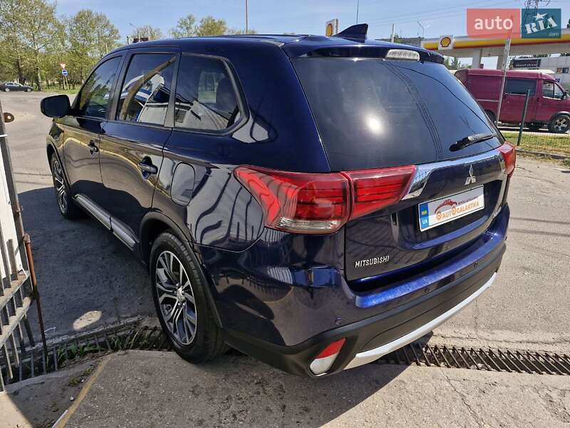 Позашляховик / Кросовер Mitsubishi Outlander 2017 в Миколаєві
