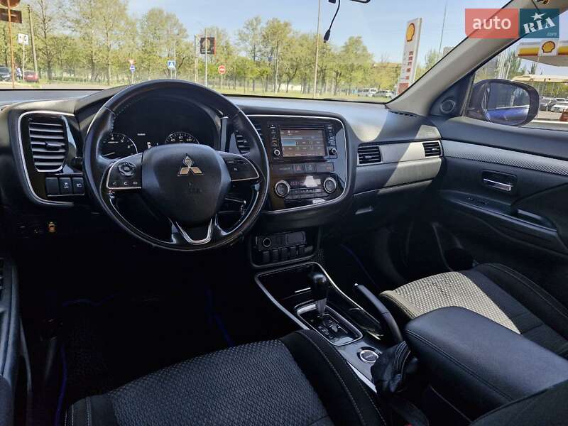 Позашляховик / Кросовер Mitsubishi Outlander 2017 в Миколаєві