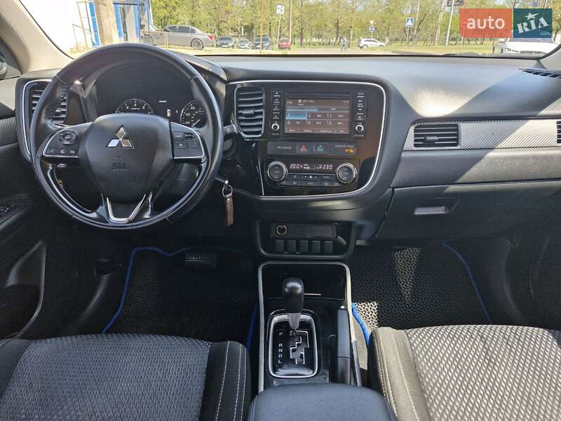Позашляховик / Кросовер Mitsubishi Outlander 2017 в Миколаєві