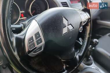 Позашляховик / Кросовер Mitsubishi Outlander 2010 в 