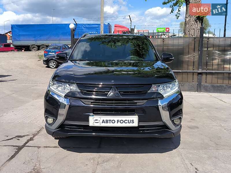 Позашляховик / Кросовер Mitsubishi Outlander 2018 в Києві