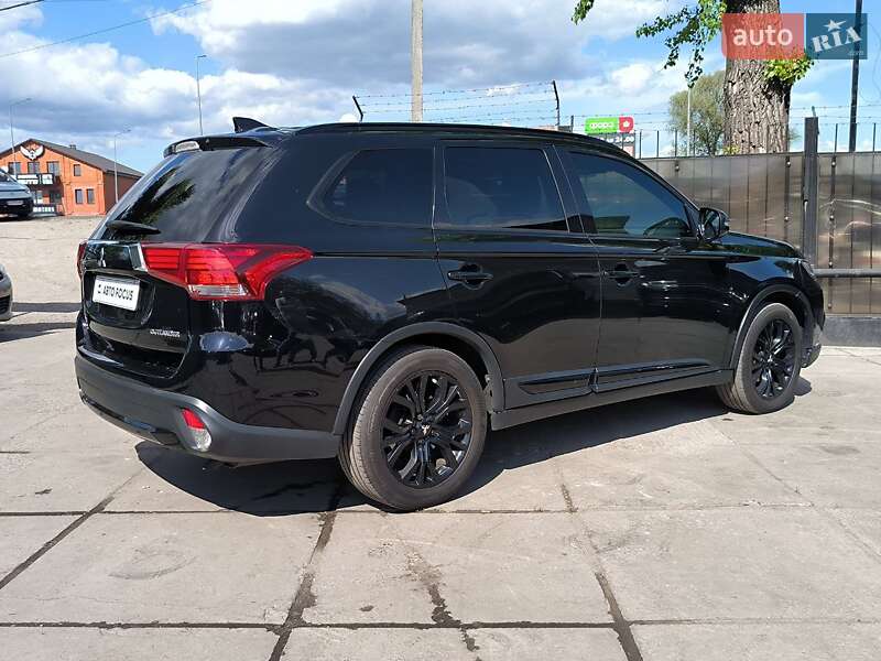 Позашляховик / Кросовер Mitsubishi Outlander 2018 в Києві