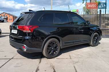 Внедорожник / Кроссовер Mitsubishi Outlander 2018 в 