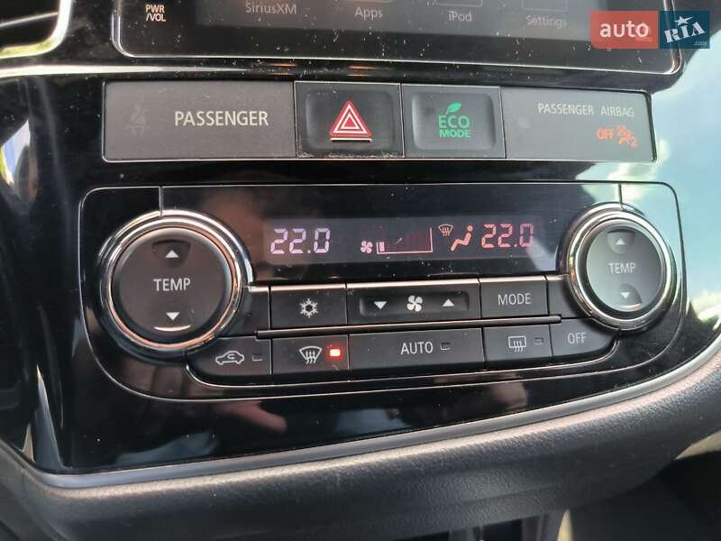 Позашляховик / Кросовер Mitsubishi Outlander 2018 в Києві