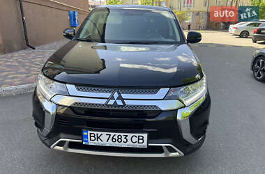 Позашляховик / Кросовер Mitsubishi Outlander 2018 в Києві