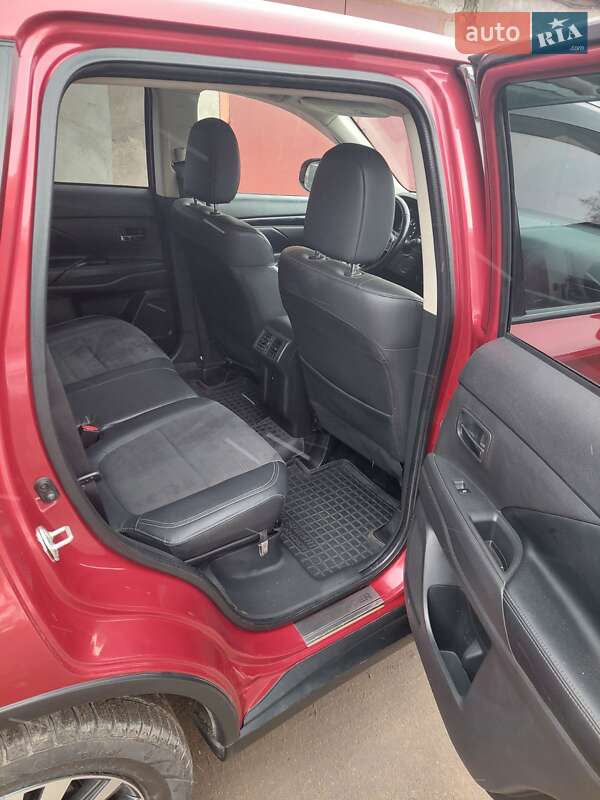 Позашляховик / Кросовер Mitsubishi Outlander 2019 в Миколаєві