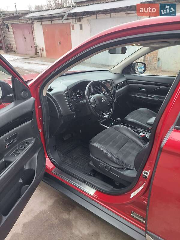 Позашляховик / Кросовер Mitsubishi Outlander 2019 в Миколаєві