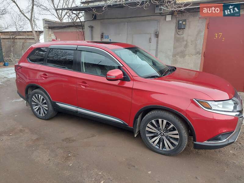 Позашляховик / Кросовер Mitsubishi Outlander 2019 в Миколаєві