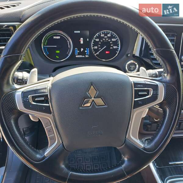 Внедорожник / Кроссовер Mitsubishi Outlander 2017 в Кривом Роге