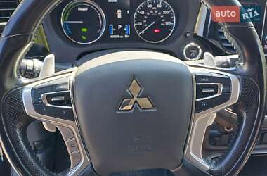 Внедорожник / Кроссовер Mitsubishi Outlander 2017 в 