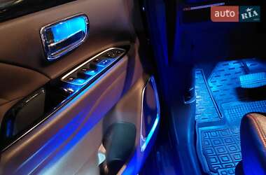 Внедорожник / Кроссовер Mitsubishi Outlander 2017 в 