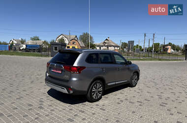 Внедорожник / Кроссовер Mitsubishi Outlander 2018 в 