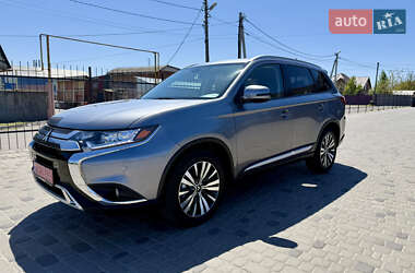 Внедорожник / Кроссовер Mitsubishi Outlander 2018 в 