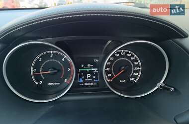 Внедорожник / Кроссовер Mitsubishi Outlander 2011 в 