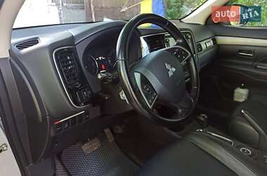 Внедорожник / Кроссовер Mitsubishi Outlander 2014 в 