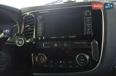 Внедорожник / Кроссовер Mitsubishi Outlander 2014 в 