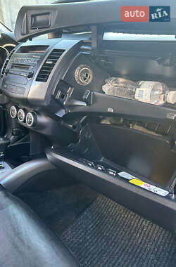 Внедорожник / Кроссовер Mitsubishi Outlander 2008 в 
