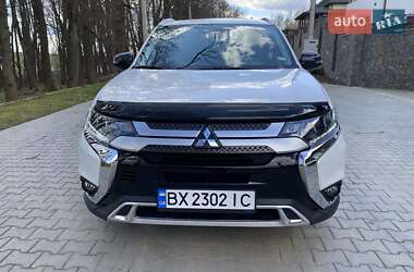 Позашляховик / Кросовер Mitsubishi Outlander 2015 в 