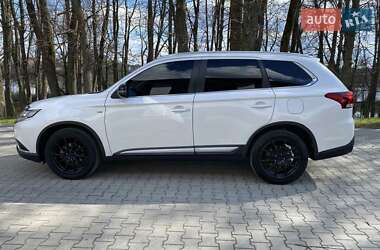 Позашляховик / Кросовер Mitsubishi Outlander 2015 в 