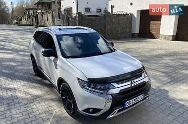 Позашляховик / Кросовер Mitsubishi Outlander 2015 в 