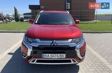 Позашляховик / Кросовер Mitsubishi Outlander 2016 в 