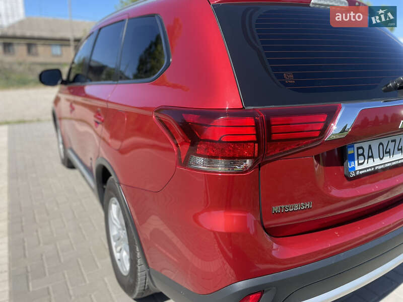 Позашляховик / Кросовер Mitsubishi Outlander 2016 в Кропивницькому