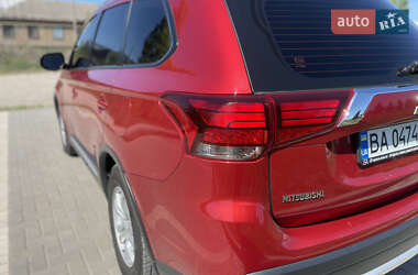 Позашляховик / Кросовер Mitsubishi Outlander 2016 в 