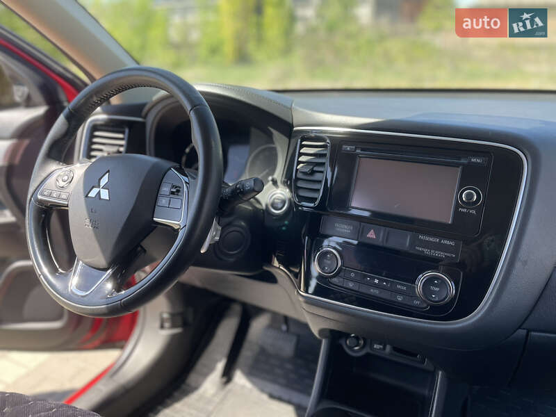 Позашляховик / Кросовер Mitsubishi Outlander 2016 в Кропивницькому