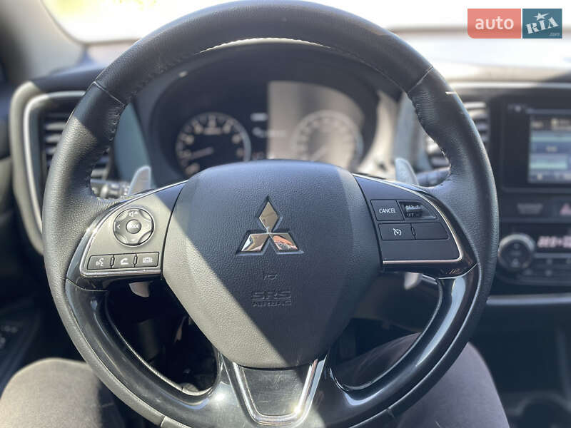 Позашляховик / Кросовер Mitsubishi Outlander 2016 в Кропивницькому