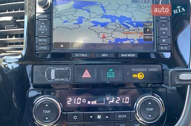 Внедорожник / Кроссовер Mitsubishi Outlander 2014 в 
