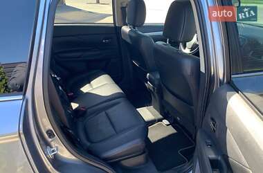 Внедорожник / Кроссовер Mitsubishi Outlander 2014 в 