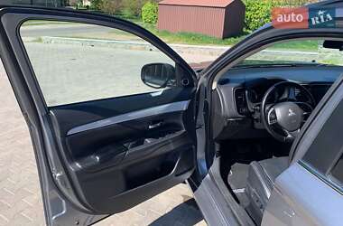 Внедорожник / Кроссовер Mitsubishi Outlander 2014 в 