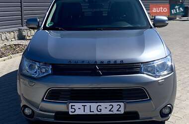 Внедорожник / Кроссовер Mitsubishi Outlander 2014 в 