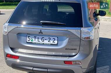Внедорожник / Кроссовер Mitsubishi Outlander 2014 в 