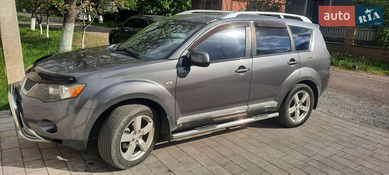 Внедорожник / Кроссовер Mitsubishi Outlander 2009 в 