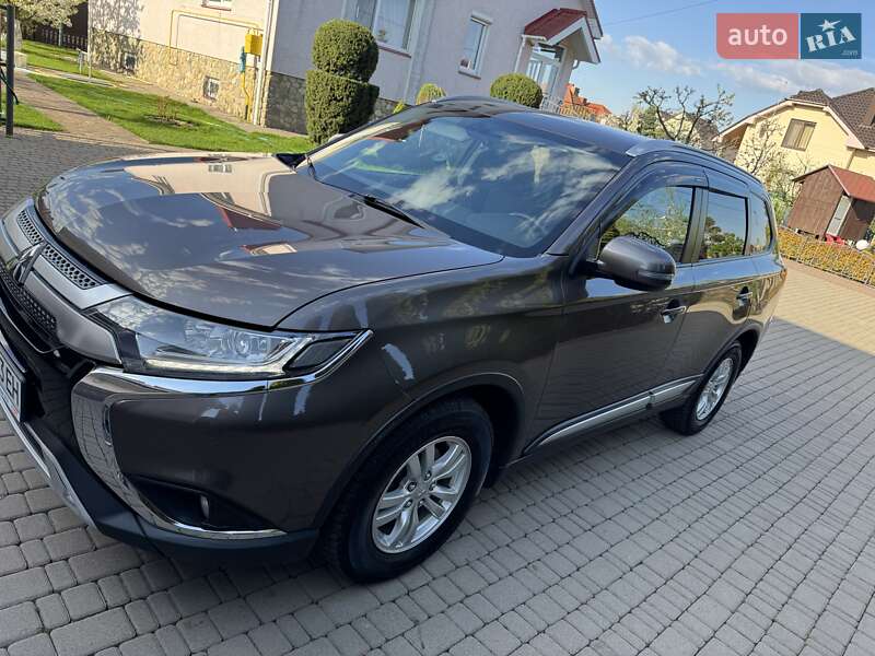 Внедорожник / Кроссовер Mitsubishi Outlander 2019 в Луцке