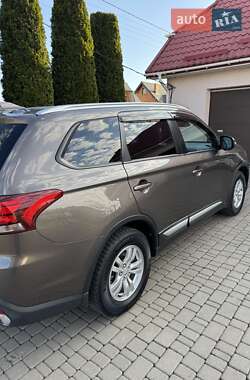 Внедорожник / Кроссовер Mitsubishi Outlander 2019 в 