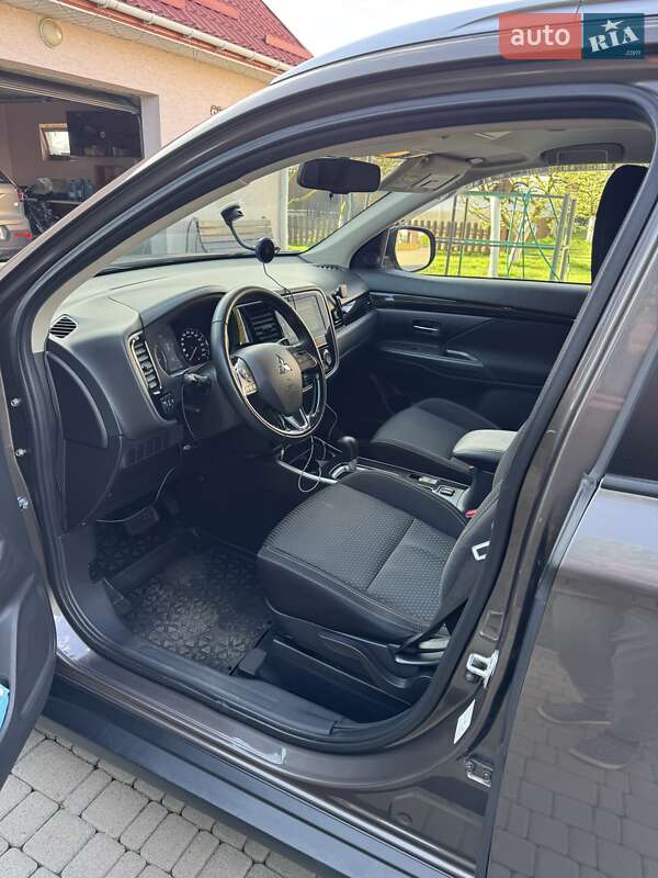 Внедорожник / Кроссовер Mitsubishi Outlander 2019 в Луцке