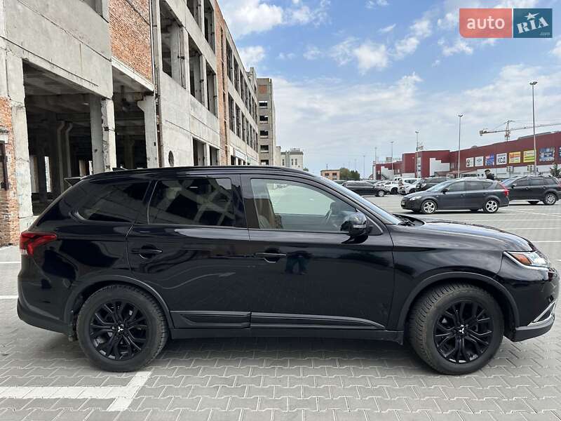 Позашляховик / Кросовер Mitsubishi Outlander 2018 в Тернополі