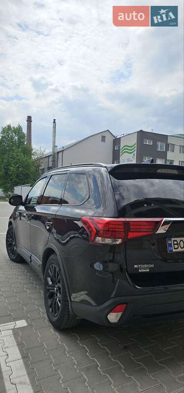 Позашляховик / Кросовер Mitsubishi Outlander 2018 в Тернополі
